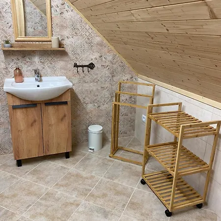 U Tresne 1 Apartment