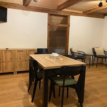 U Tresne 1 Apartment Loket