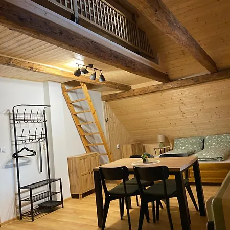 U Tresne 1 Apartment